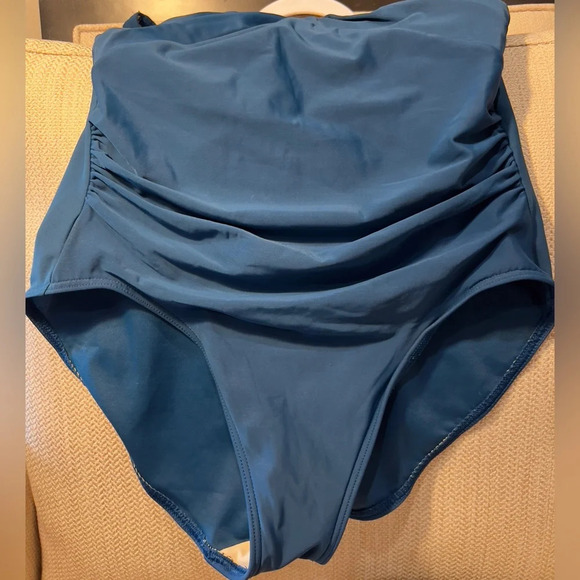 Lands End size 10 one piece bathing suit - Picture 5 of 7